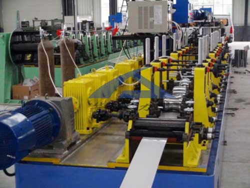 不銹鋼制管機,鈦焊管制管機,熱交換管制管機,制管機廠家,飲用水管制管機,排氣管制管機,復合管制管機,制管機模具,自來水管制管機,制管機價格,專業制管機,制管機